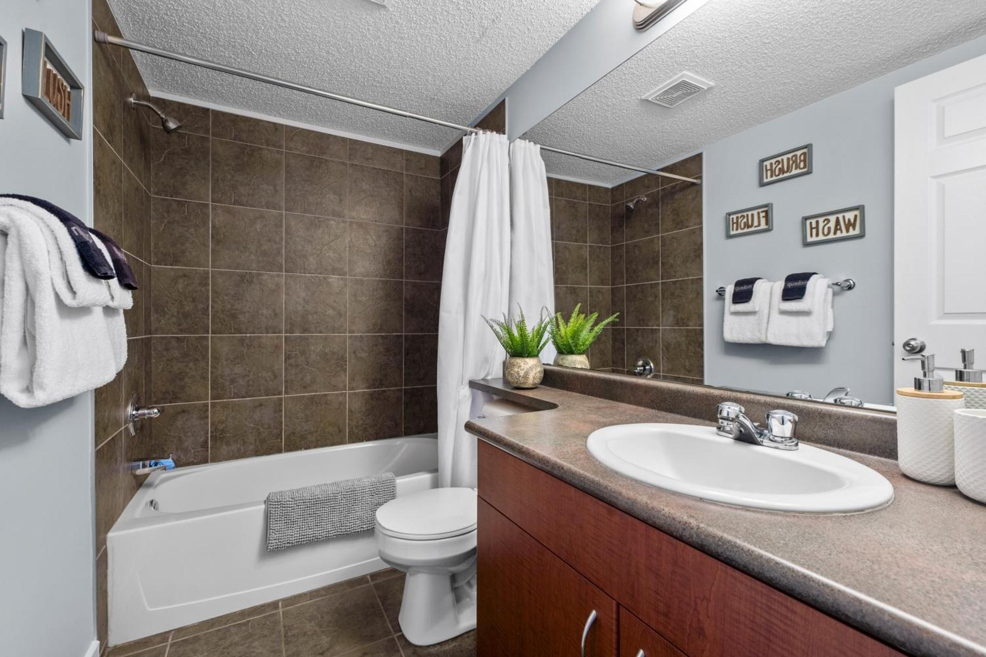 The Altitude Landing, Pool, Hot Tub, Pets Apartment Invermere Ngoại thất bức ảnh